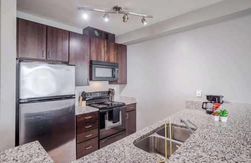 Central Business District Apartamento | TWO CozySuites at the Banks 18