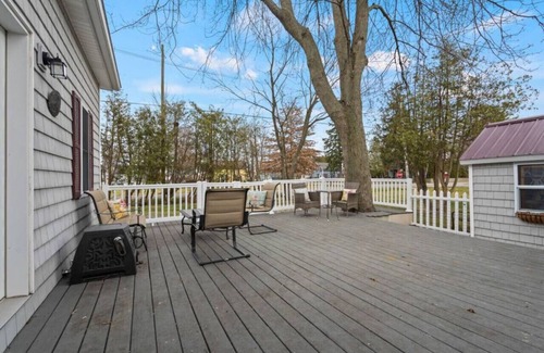 Lexington Casa | Two Doves Cottage, Walk to DT Lex! Cozy Getaway!