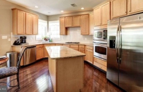 Chantilly Casa | Two Full Bed and Full Bath with walking closet in quite are