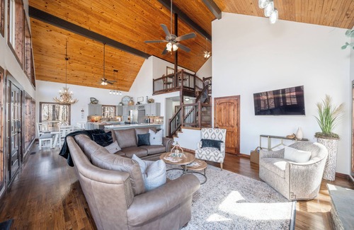 Bixby Otro | Two Homes on 160 Acres. Stocked Ponds, Firepits. Just 30 minutes from Tulsa.