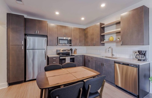 Central Business District Apartamento | TWO Luxe CozySuites in Downtown Cincy
