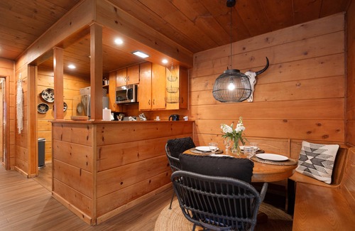 Pine Cove Cabina | Two Magical cabins *Spa, Fireplace, Pet Friendly*