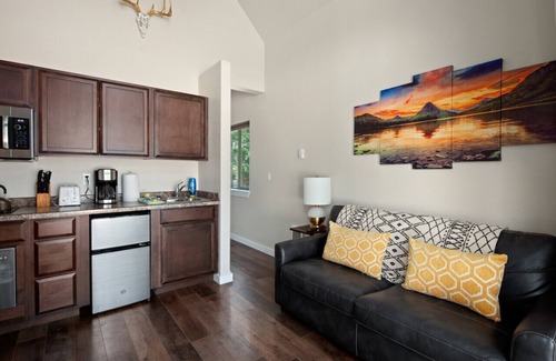 Columbia Falls Cabina | Two Medicine Cabin at 406 Glacier Cabins