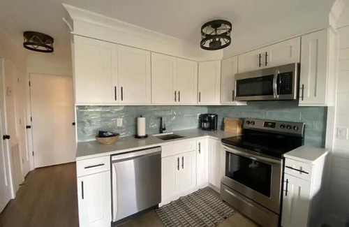 Folly Field Villa | TWO Minute Walk to the Beach-Family Friendly Oceanside Resort-King Bed