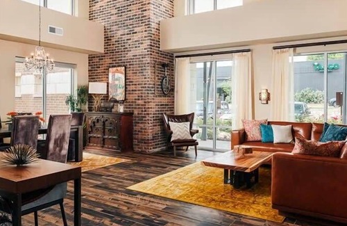 West Congress Apartamento | TWO Modern SoCo CozySuites w/ 2 Pools!