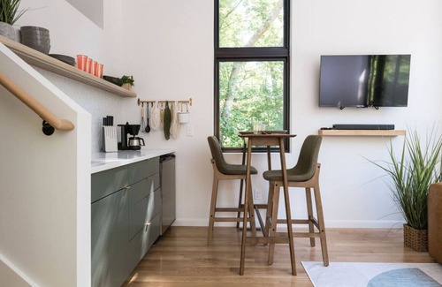 Asheville Cabina | Two Modern Tiny Homes 4 miles to DT w/ Hot Tub