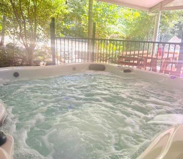 Sawmill Settlement Casa | Two Mountains Lodge - Modern Alpine Retreat with Spa - 3mins to Mt Buller