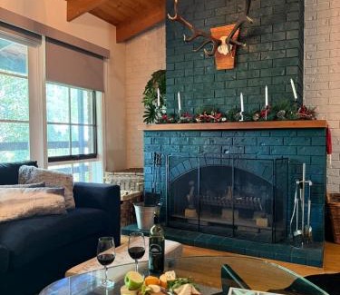 Sawmill Settlement Casa | Two Mountains Lodge - Modern Alpine Retreat with Spa - 3mins to Mt Buller