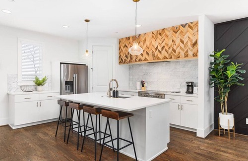 Edgehill Apartamento | TWO Neighboring Homes - Sleeps 24 - Walk to 12 South