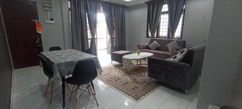 Kampong Raja Casa | Two One Homestay