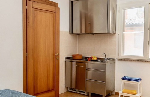 Talamone Apartamento | Two-room brick apartment of approximately 35 m2 on the ground floor or first floor with air conditioning surrounded by vegetation, composed of a living room with flat-screen television, two single beds and a kitchenette equipped with stove, fridge with f