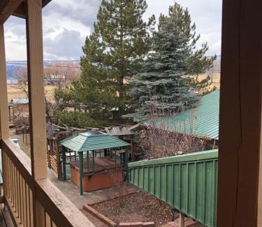 Cedaredge Apartamento | Two Story Cabin 2 Bedrooms with a Loft Sleeps 8 at the Cedaredge Lodge