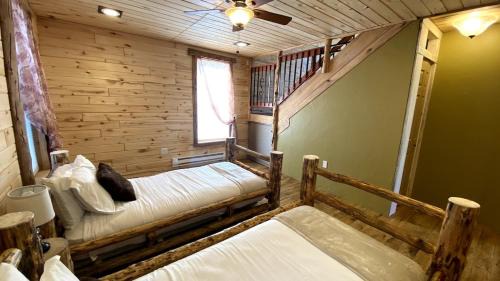 Cedaredge Apartamento | Two Story Cabin 2 Bedrooms with a Loft Sleeps 8 at the Cedaredge Lodge