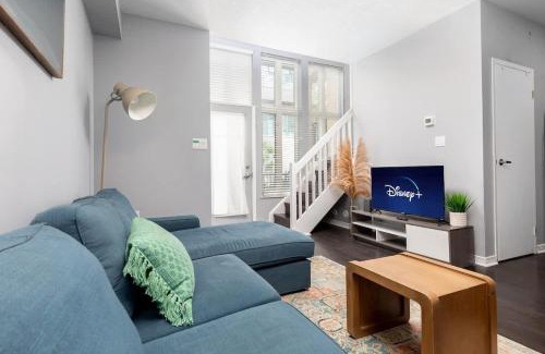 King West Village Apartamento | Two Story Loft w 2 beds close to Lakeshore