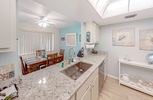 Pine Island Center Casa | Two-story townhouse with a sunroom, heated pool, hot tub, & tennis courts