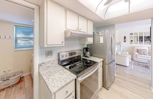 Pine Island Center Casa | Two-story townhouse with a sunroom, heated pool, hot tub, & tennis courts