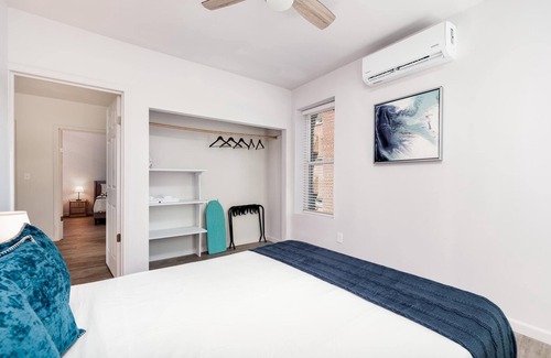 DeBaliviere Place Apartamento | Two Stylish 2BR Apt CozySuites w parking