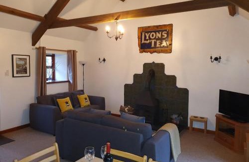 Llangybi Casa | Ty Barcud