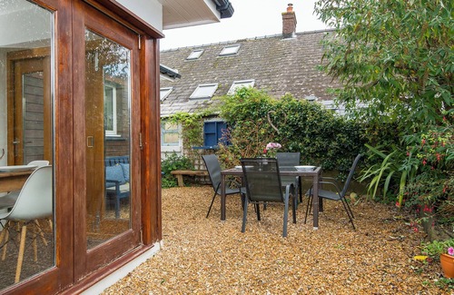 Trefin Cabaña | Ty Draw, Holiday Cottage Trefin, Sleeps 3, 2 bedrooms, bathrooms
