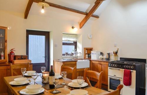 Pont Yates Casa | Ty Hir