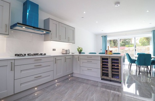 Penrhyndeudraeth Cabaña | TY MAWR, pet friendly, with hot tub in Penrhyndeudraeth