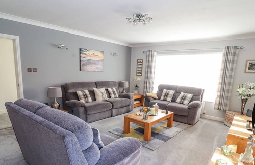 Trefnant Casa | TY RHOSYN, pet friendly, with a garden in Trefnant