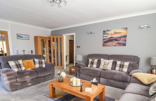 Trefnant Casa | TY RHOSYN, pet friendly, with a garden in Trefnant