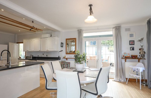 Penmaenmawr Cabaña | TYDDYN AP IFAN, pet friendly, country holiday cottage in Penmaenmawr