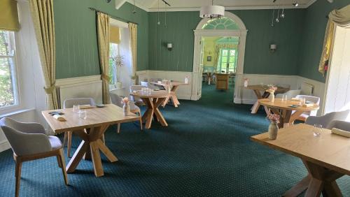Llandrillo Hotel | Tyddyn Llan Restaurant with Rooms