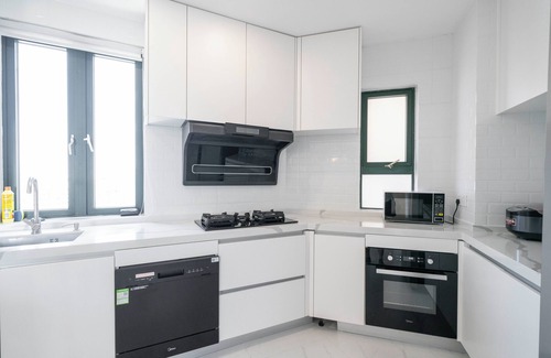 Xujiahui Cama Y Desayuno | Tyms Elegant 4BR 2BA Apt in Xujiahui