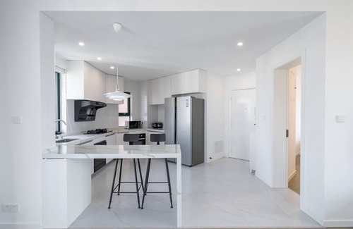 Xujiahui Cama Y Desayuno | Tyms Elegant 4BR 2BA Apt in Xujiahui