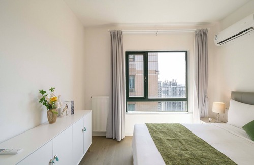 Xujiahui Cama Y Desayuno | Tyms Elegant 4BR 2BA Apt in Xujiahui