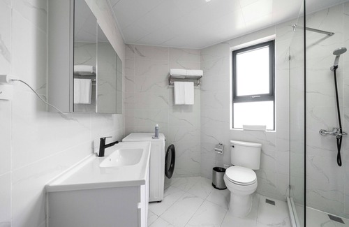 Xujiahui Cama Y Desayuno | Tyms Elegant 4BR 2BA Apt in Xujiahui