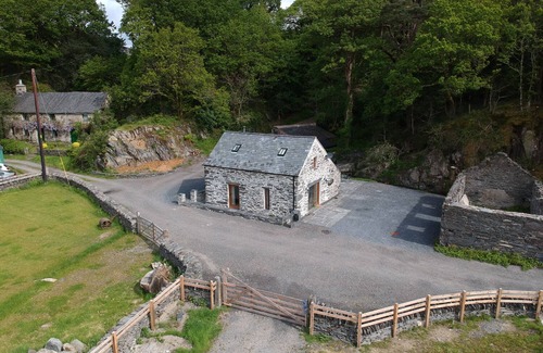 Penrhyndeudraeth Cabaña | TYN LLWYN CORNEL, pet friendly, with open fire in Beddgelert