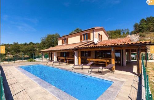 Lupoglav Casa | Učka nature park mountain hideway robinson house Matić with pool