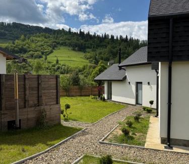 Slavske Chalet De Esquí | UGRAD family котедж з чаном-джакузі