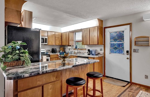 Eustis Casa | Uhost AI - 4BR Getaway - Cozy Firepit & Hot Tub Fun