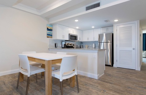 Indian Shores Hotel | Ultimate Adventure in Florida! Near Belleair Beach, Fishing, Golf, Water Parks