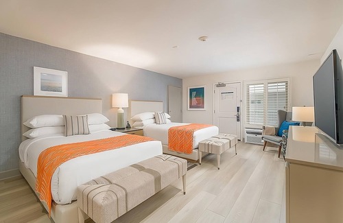 Carlsbad Village Hotel | Ultimate Beach Break in Carlsbad! Two Comfortable Units, Yoga Kit, Pool, Sundeck