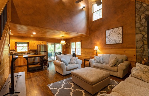 Martin Cabina | Ultimate Entertainment Lakefront Cabin w/ Theater & Game Room!