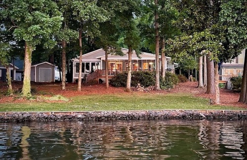 Norwood Casa | Ultimate Family Lakehouse- wide water views!