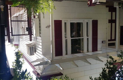 Toorak Casa | Excelente ubicación, estacionamiento y transporte público, tiendas y restaurantes.