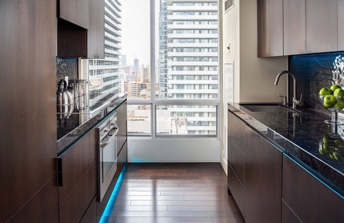 Bloor-Yorkville Hotel | Ultimate Yorkville Luxury - Ejecutivo de dos habitaciones con cocina y balcón