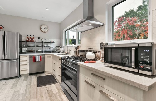 West End Casa | ¡Nuevo listado! Percha cómoda cerca del centro