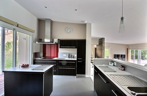 Cosnac Villa | ULTRA MODERNA CASA CON PISCINA CLIMATIZADA CIERRE PARA SITIOS TURÍSTICOS