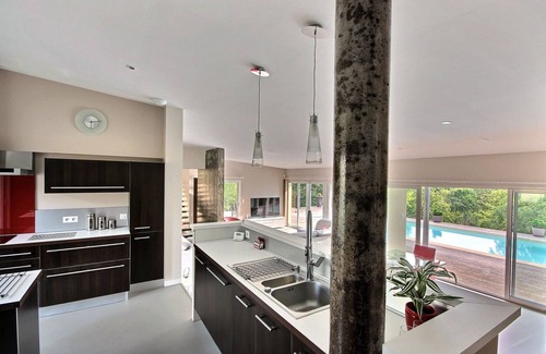 Cosnac Villa | ULTRA MODERNA CASA CON PISCINA CLIMATIZADA CIERRE PARA SITIOS TURÍSTICOS