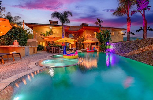 Escondido Casa | ULTRA Exclusive Massive Dream Home! Pool+Spa+Views+Sleeps 30!