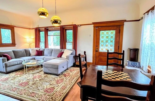 North Central Casa | Ultra Private Historic Home near Rose Bowl Old town Pasadena