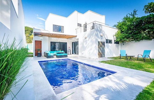 Potrero Casa | Ultramodern Townhome with an Inviting Coastal Design and Lush Outdoor Oasis with a Private Pool