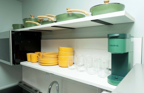 East Market District Apartamento | Umbra – Innovator’s Hideaway with Modern Murphy Bed